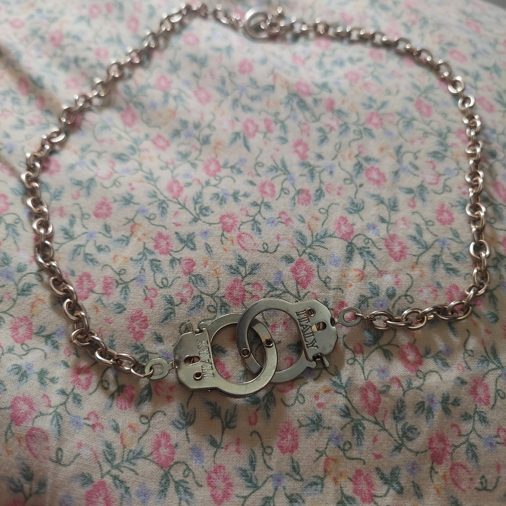 Goldtone handcuff toggle choker with each